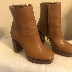Madden Girl size 6 boot